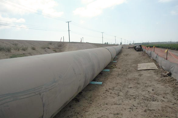 Construction of the Calleguas salinity 
management pipeline.