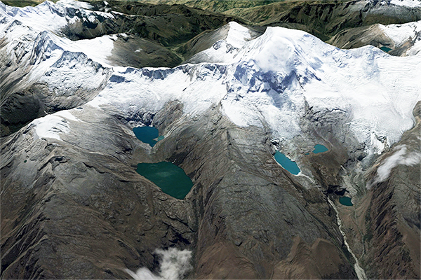 Lake Querococha, White Range, Peru