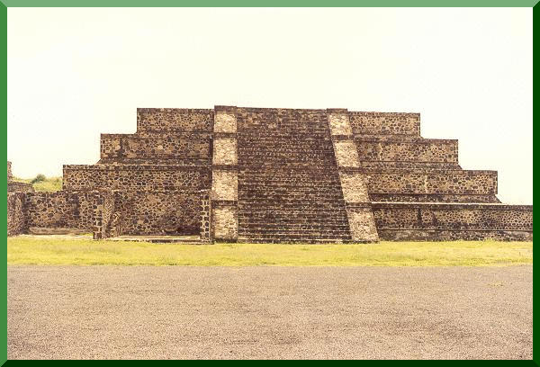 Building close to Huaca of the Moon